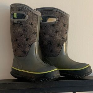 Bogs insulated waterproof boots, little kids size 11